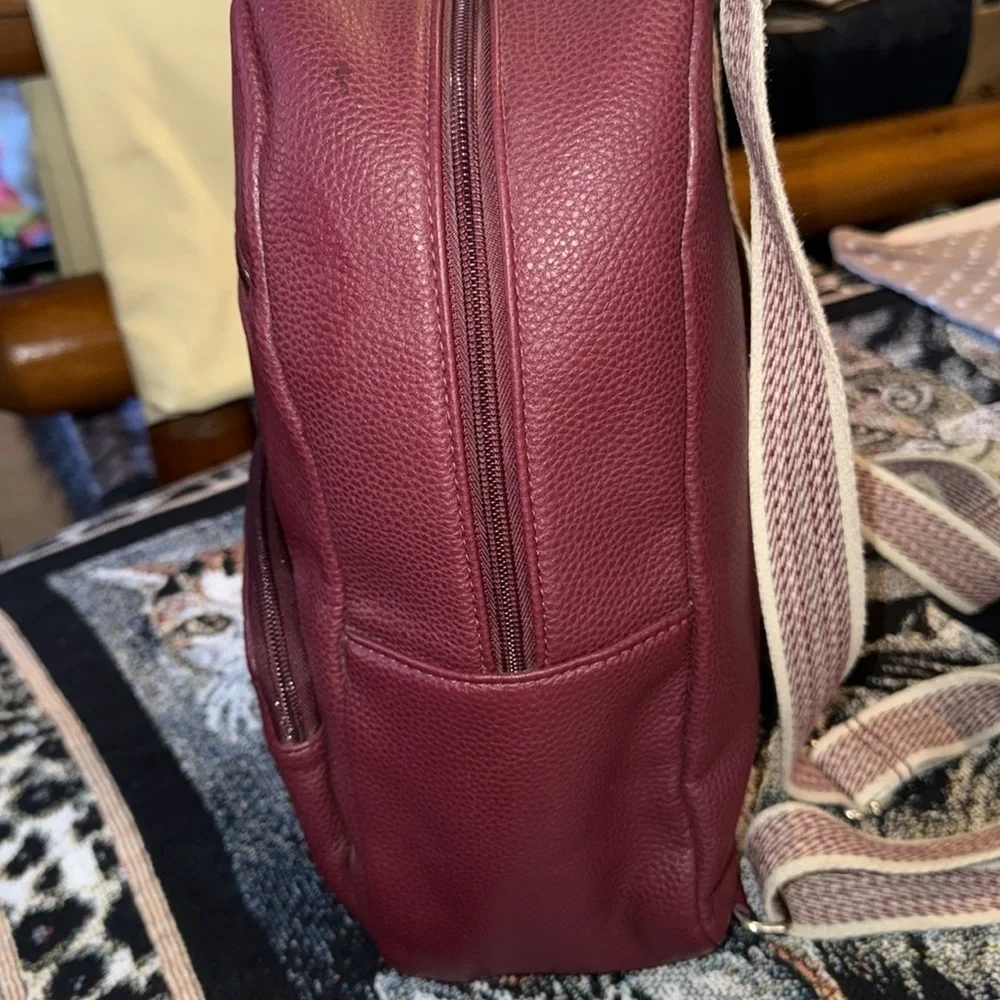 🌼Jewell by Thirty One Elegant Burgundy Leather Backpack